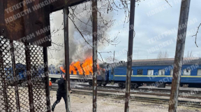Война, 4 марта. В Николаеве «шахед» попал по вагону пассажирского поезда. Россияне сбили свой вертолет в Ростовской области
