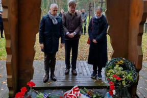 Еўрапейскія дыпламаты ўшанавалі памяць ахвяр сталінскіх рэпрэсій у Курапатах