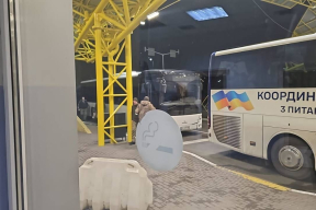 Часть группы экс-политзаключенных едет из Варшавы в Вильнюс