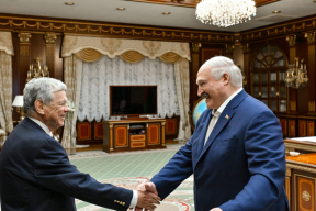 «Даже Трамп с ним ни о каких перспективах не договаривается, хотя истекающему гаранту этого очень хотелось»